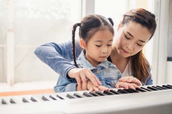Những Lợi Ích Của Việc Học Đàn Piano Mang Lại